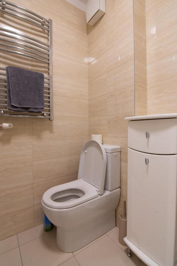 A Blok New Modern - Free Garage Parking, Comfortable, Quiet With A Park View 베오그라드 외부 사진