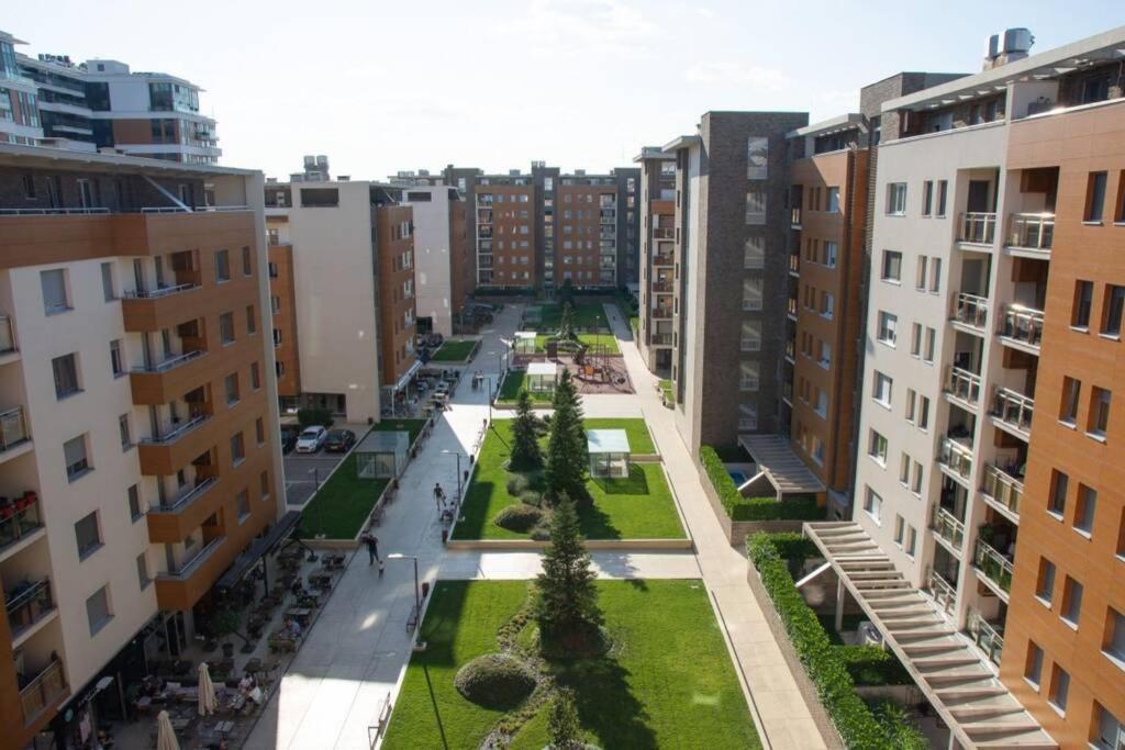 A Blok New Modern - Free Garage Parking, Comfortable, Quiet With A Park View 베오그라드 외부 사진