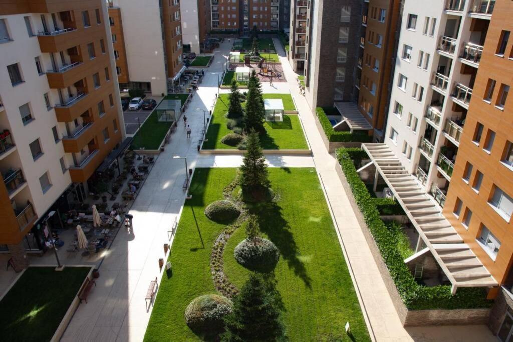 A Blok New Modern - Free Garage Parking, Comfortable, Quiet With A Park View 베오그라드 외부 사진